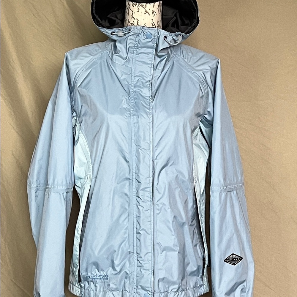 Ice blue Columbia waterproof packable Omni Tech shell outerwear jacket M